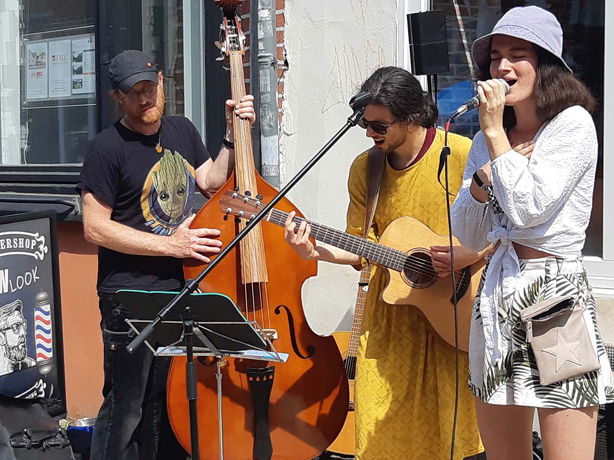 Sonderlärm geben ein Konzert für das Pluto zur Eröffnung – Danke!