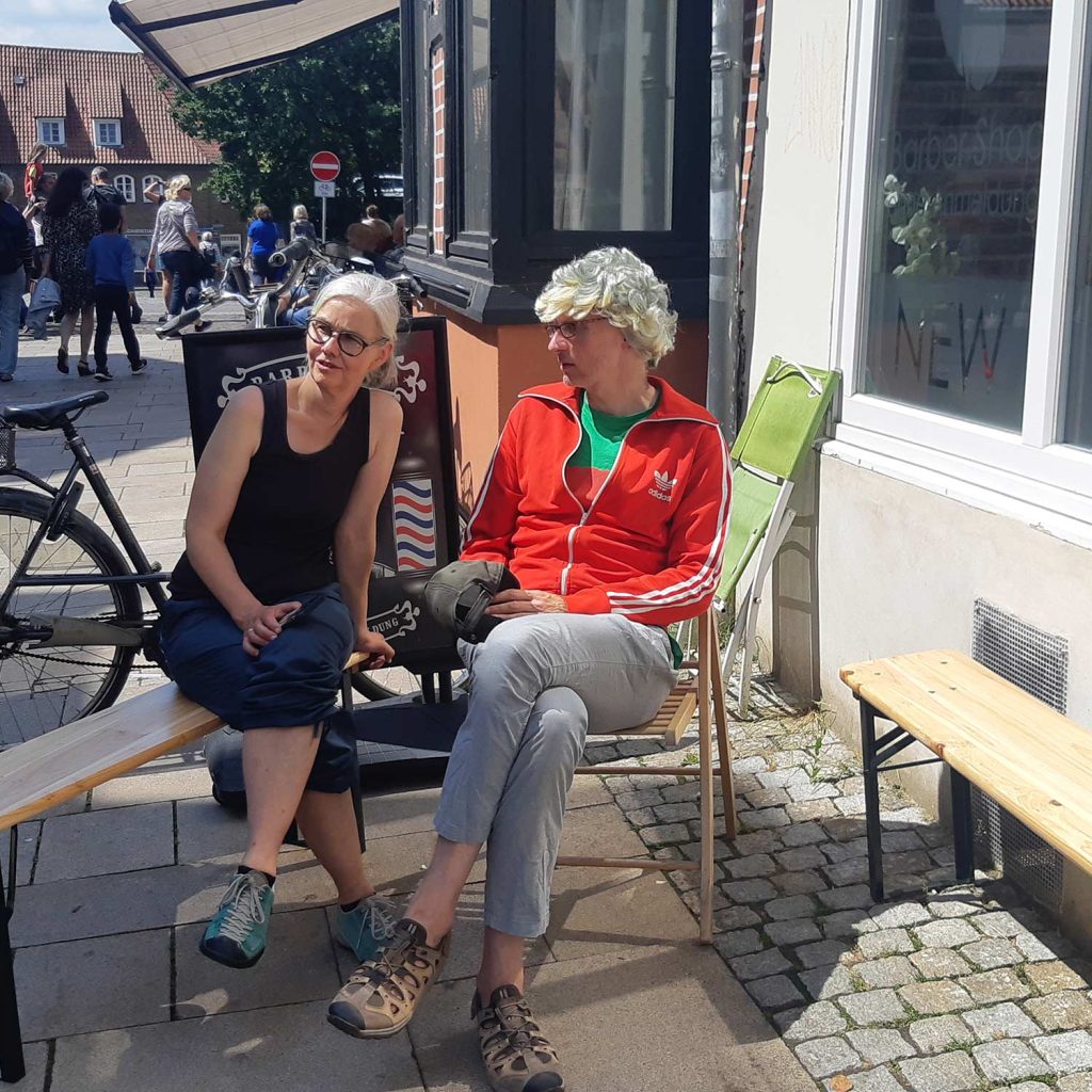 Britta und Lulu bei der Eröffnung des Plutoraums in Lüneburg.