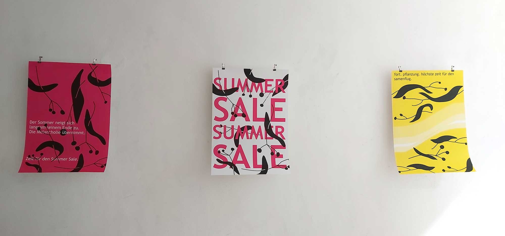 Ausstellungsansicht mit 3 Plakaten in der Ausstellung "a SUMMER SALE" von Britta Ruge